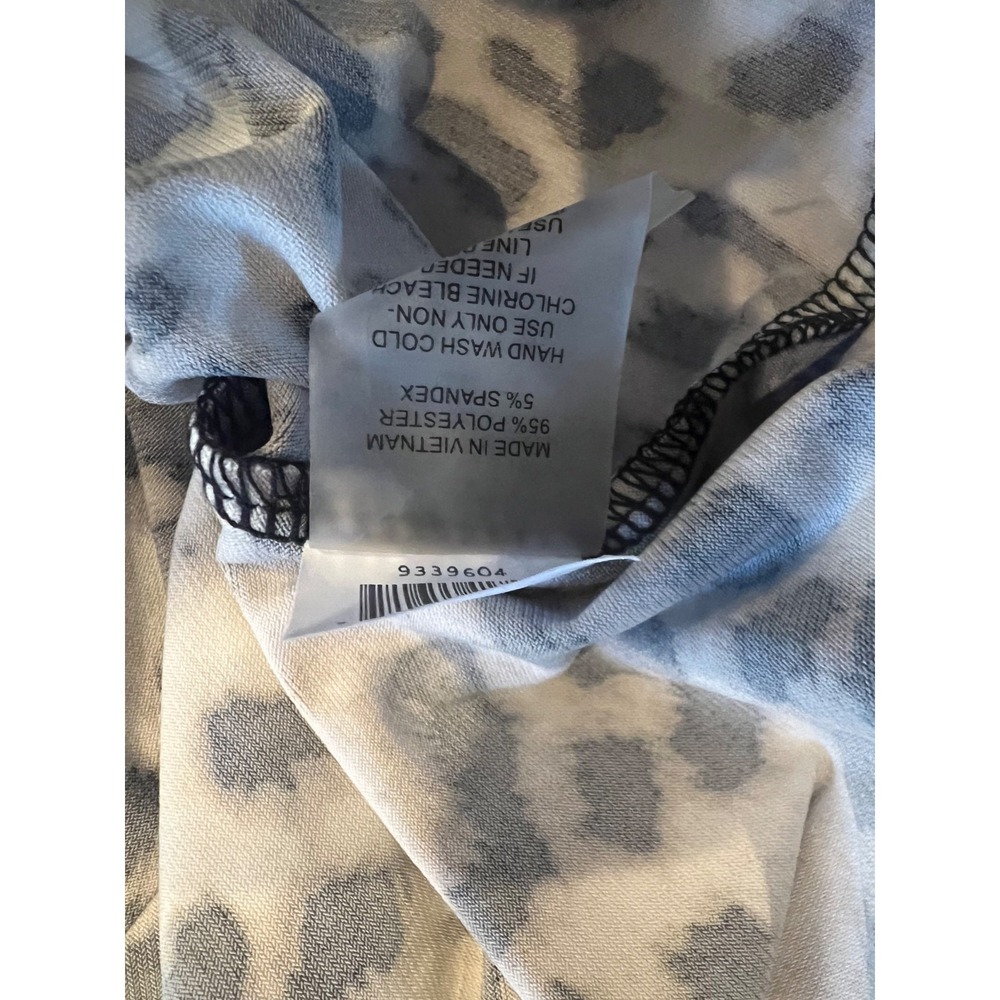 Vince Camuto Brown Black Leopard Animal Print V-neck Blouse Size XS - Picture 5 of 5